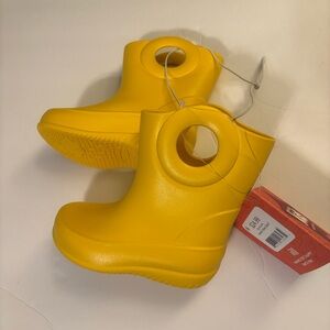 Oshkosh Kids Waterproof Classic Yellow Rain Boots with Easy Grip Handles